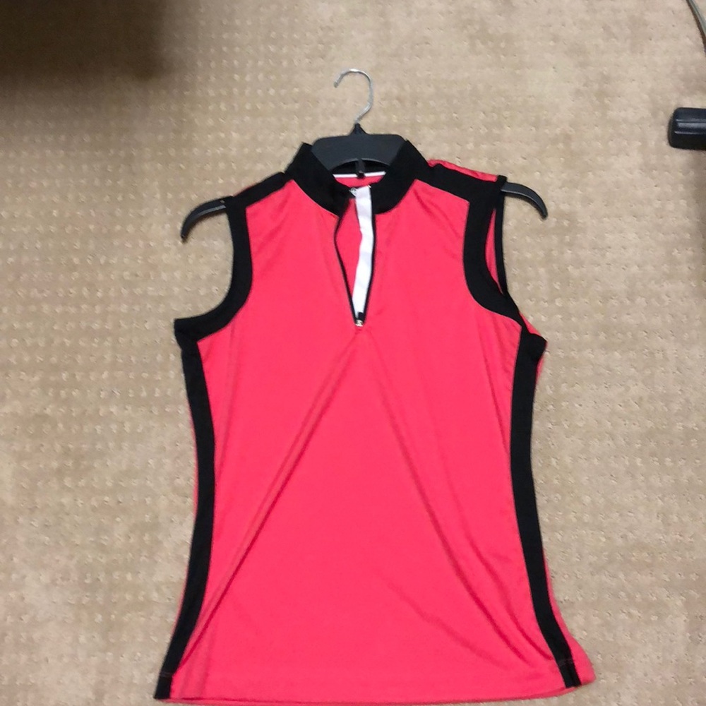 Sleeveless golf shirt